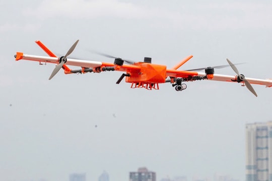 Dùng thiết bị bay không người lái vận chuyển thuốc, bệnh phẩm đến viện