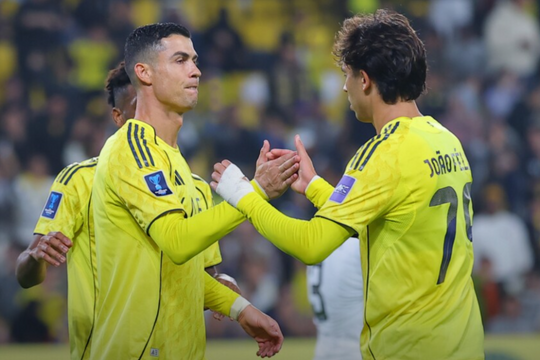 Ronaldo lần đầu ra sân cho Al Nassr tại Cup C2 châu Á