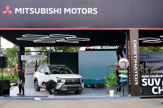 Các khu trưng bày xe tất bật trước thềm Vietnam Mobility Show 2025