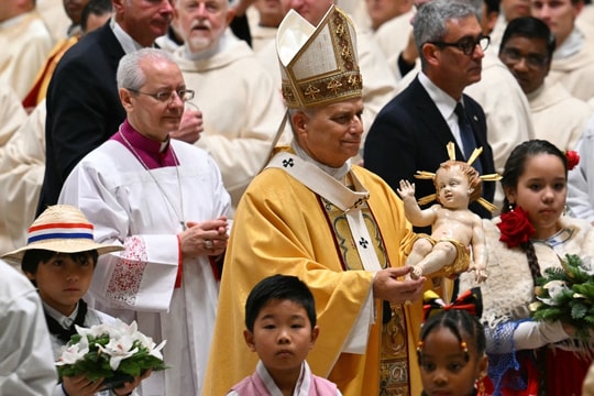 Giáo hoàng Leo XIV lần đầu chủ trì thánh lễ Giáng sinh