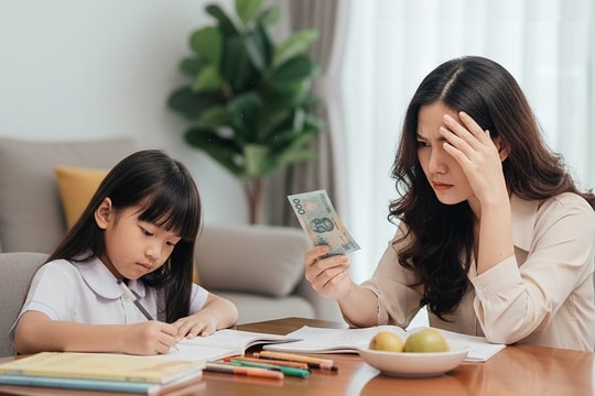 Tiền học cho con 1,8 triệu đồng một tháng vì bảy môn liên kết