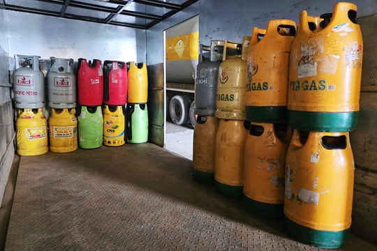 Đường dây sản xuất gas giả giá 'bèo' ở TP HCM