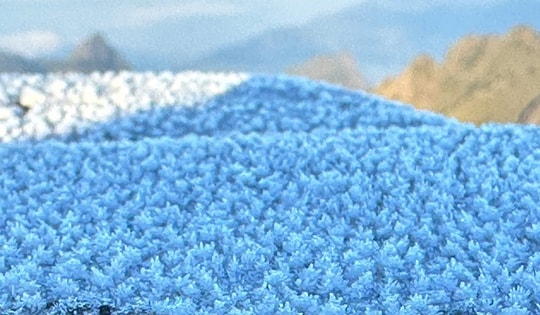 VIDEO: Du khách thích thú ngắm tuyết rơi phủ trắng đỉnh Fansipan