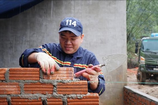 Chiến dịch Quang Trung, sức mạnh của lòng dân - Bài 3: Những thợ xây đặc biệt