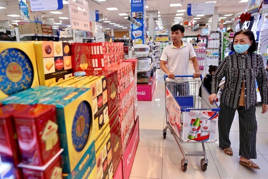Người dân chuyển hướng mua sắm hàng Tết từ 'mua nhiều' sang 'mua đúng'