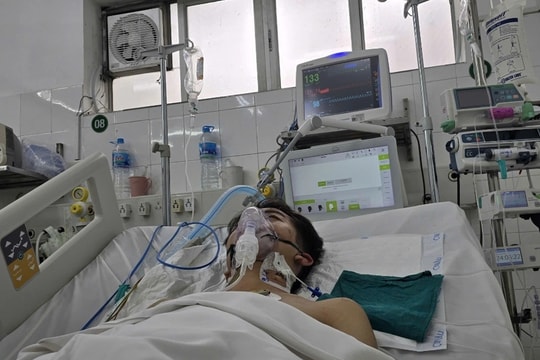 Ngã vào gầm xe tải, chàng trai 18 tuổi nguy kịch, gia đình kiệt quệ cầu cứu