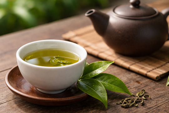 Ai nên hạn chế uống trà xanh?