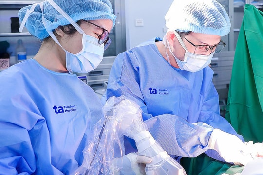 Phát hiện ung thư vú sớm từ dấu hiệu đau ngực