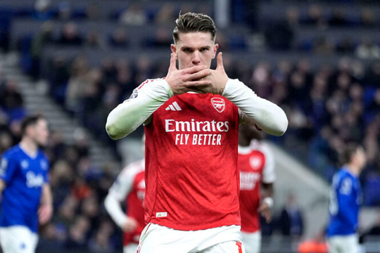 Arsenal và dớp dẫn đầu Ngoại hạng Anh dịp Giáng sinh