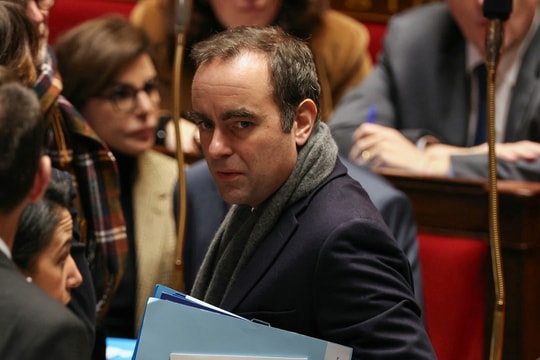 Tình trạng tê liệt chính trị khiến Pháp bế tắc ngân sách