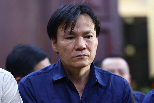 6 cựu cán bộ hải quan 'bảo kê' đường dây buôn lậu 1,7 triệu lít dầu