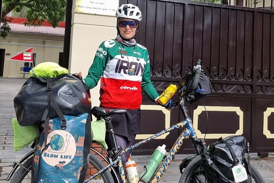 Cô gái Iran tới Việt Nam trong hành trình đạp xe xuyên Á