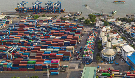 Xuất nhập khẩu cán mốc 900 tỉ USD