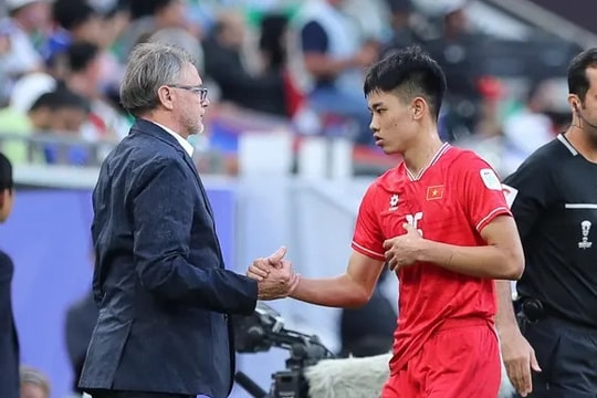 Đình Bắc 'trượt' Quả bóng Vàng, HLV Troussier khiến tất cả ngưỡng mộ