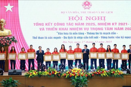 Trao Bằng khen của Thủ tướng cho vận động viên thi đấu xuất sắc tại SEA Games 33