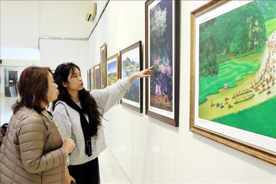 Triển lãm ảnh 'Việt Nam - Đất nước, con người'