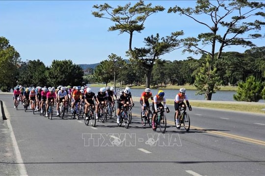Khoảng 200 vận động viên đua xe đạp quanh hồ Xuân Hương Đà Lạt