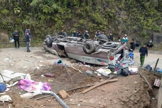 Lào Cai: Chỉ đạo khẩn trương cứu hộ vụ lật xe chở đoàn thiện nguyện làm 9 người tử vong