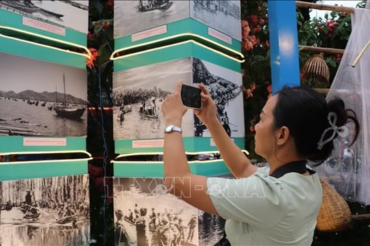 Triển lãm ảnh ‘Nhịp sống trên sông - Miền Tây xưa và nay’