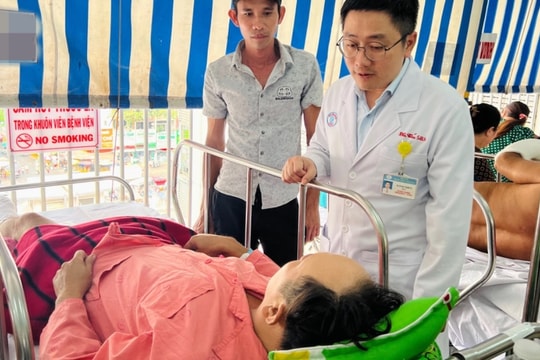 Mất một chân sau tai nạn, tài xế bật khóc lo cha mẹ già, con nhỏ