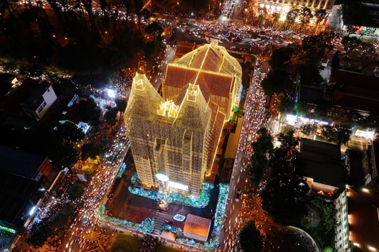 Khách sạn nơi kín chỗ, nơi trầm lắng trước kỳ nghỉ Tết Dương lịch