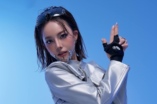 Váy áo tôn đường cong của 'Hoa khôi bắn súng' Việt Nam