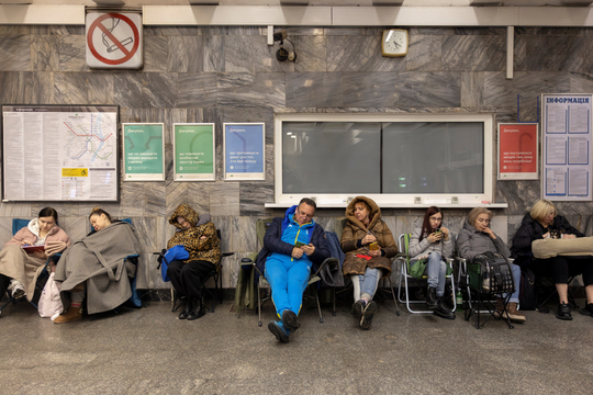 Nga tập kích quy mô lớn Kiev bằng 'tên lửa Kinzhal, Iskander'