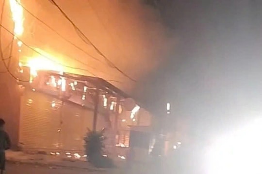 Cháy cửa hàng thiết bị điện nước, 4 người trong gia đình tử vong