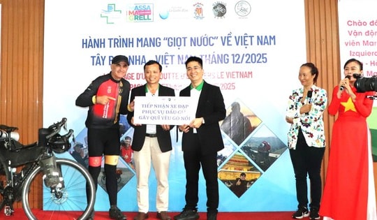 Đạp xe xuyên lục địa: VĐV người Tây Ban Nha làm điều ý nghĩa tại Đà Nẵng