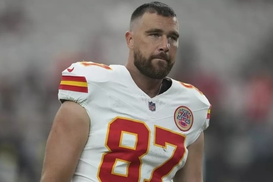 Hôn phu cao 1,96 m của Taylor Swift giải nghệ?