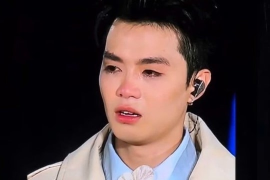 Negav khóc sau ồn ào hủy show