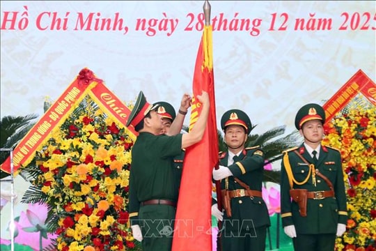 Lực lượng vũ trang Quân khu 7 đón nhận Huân chương Bảo vệ Tổ quốc hạng Nhất