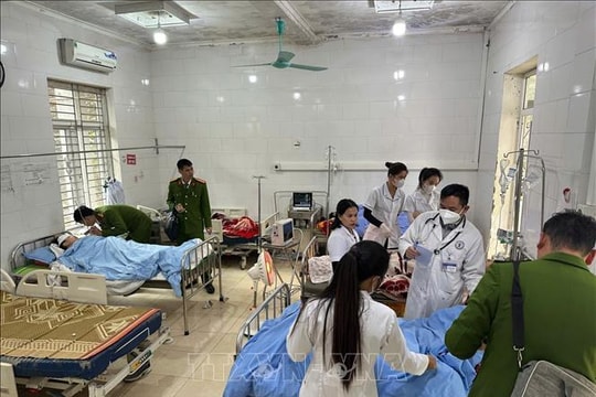 Thăm hỏi, động viên gia đình nạn nhân vụ tai nạn giao thông tại Lào Cai