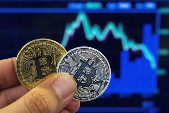 Nguy cơ nhà đầu tư phá sản khi giá bitcoin lao dốc
