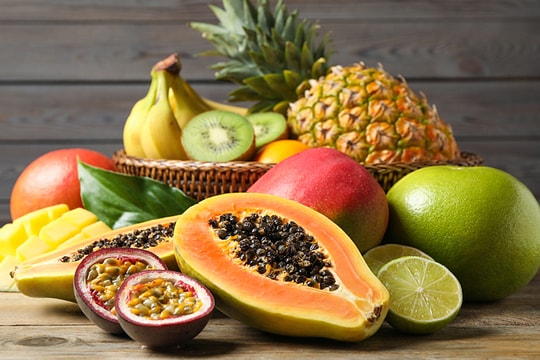 Ăn đu đủ xanh, dứa khi đói dễ gây bào mòn dạ dày