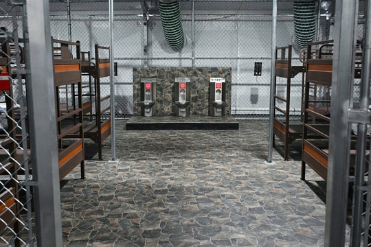 Kế hoạch dùng nhà kho giam 80.000 người nhập cư của ICE