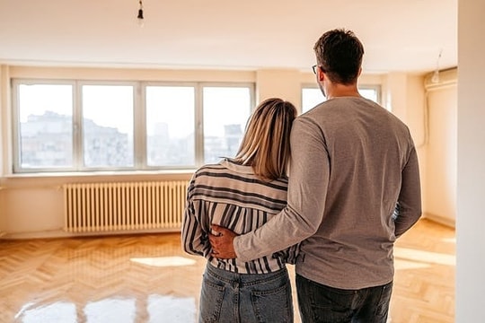 Mua nhà từ tiền bán đất trước khi kết hôn, có được coi là tài sản riêng?