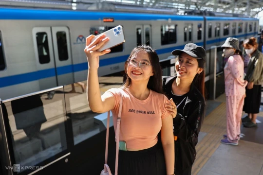 Xe buýt, metro ở TP HCM miễn vé ngày Tết Dương lịch