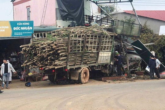 Xe tải tông sập nhà, một người tử vong