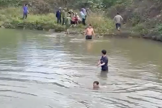 Ba đứa trẻ gặp nạn dưới hồ