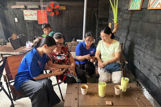 Đặt phát triển kỹ năng số cho toàn dân làm trọng tâm chuyển đổi số