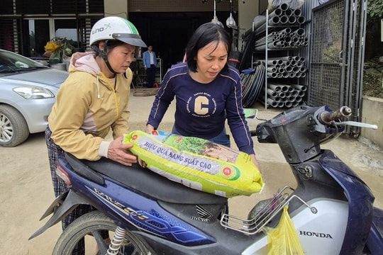 Rời làng ra xứ người, mang “cần câu” về cho cả gia đình