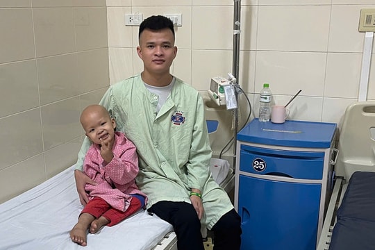 Gánh nặng dồn vai ông bố 27 tuổi nuôi bốn thế hệ