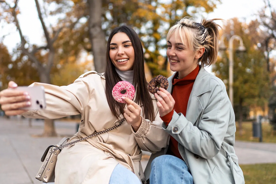 Bẫy tài chính từ trào lưu 'tự thưởng' của Gen Z