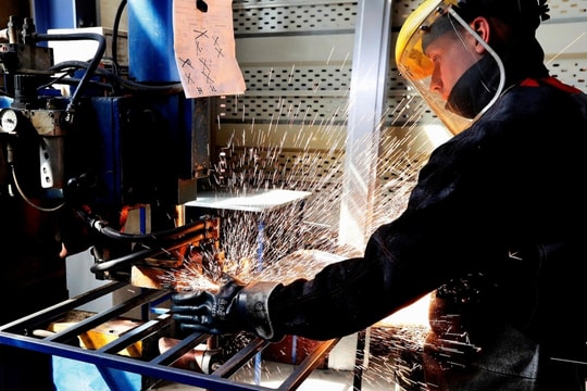 Hoạt động sản xuất tại Nga giảm mạnh nhất 3 năm