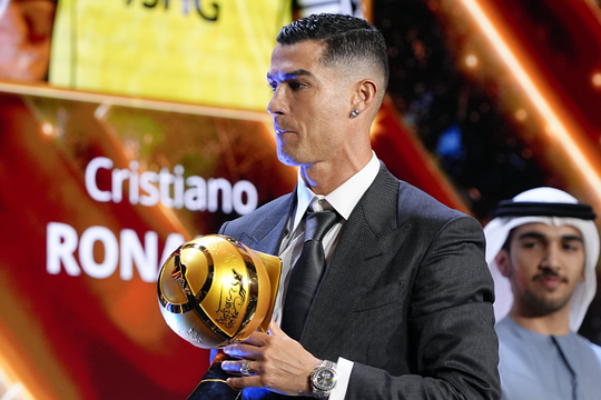 Ronaldo đoạt giải Cầu thủ hay nhất Trung Đông 2025