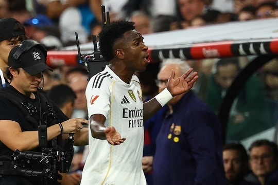 Real bị chê lạc lối vì Vinicius
