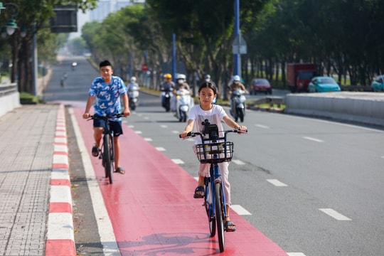 Làn đường cho xe đạp đầu tiên tại TP HCM hoàn thành
