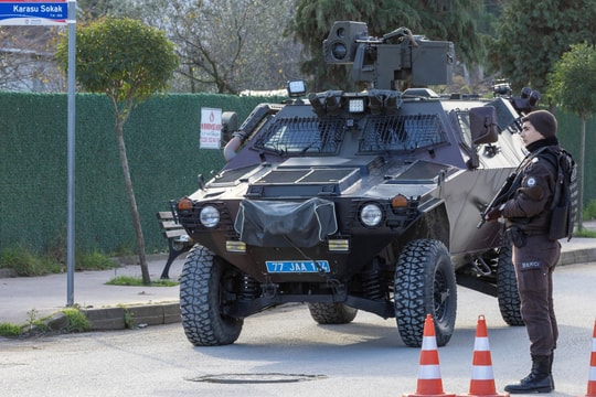 Cảnh sát Thổ Nhĩ Kỳ đấu súng hơn 7 giờ với phiến quân IS