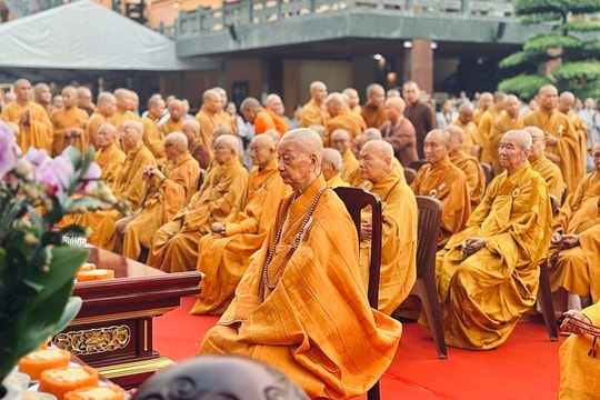 An vị xá lợi trái tim Bồ tát Thích Quảng Đức ở bảo tháp Việt Nam Quốc Tự